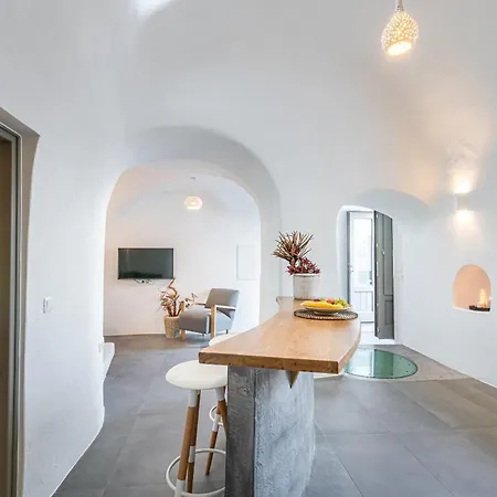Veneston Suites, Lina