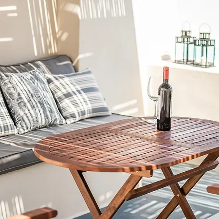 Veneston Suites, Lina Villa Fira (Santorini)
