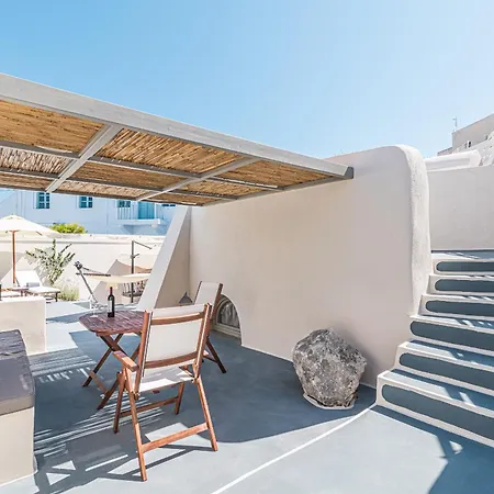 Veneston Suites, Lina Vila